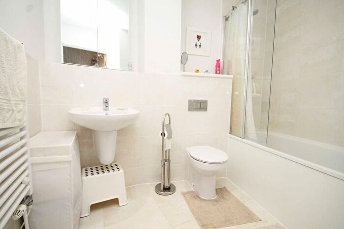 1 Bedroom Flat To Rent In Victoria Road, Surbiton, KT6