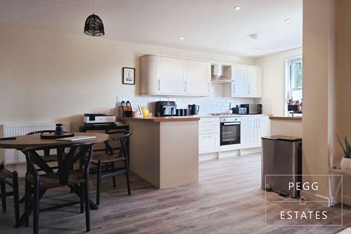 3 Bedroom Flat For Sale In Foxlands, Torquay, TQ1