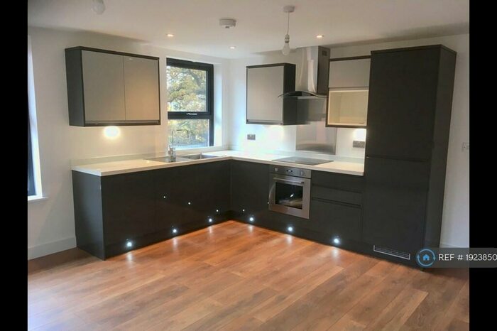 2 Bedroom Flat To Rent In Crossbrook Street, Cheshunt, EN8