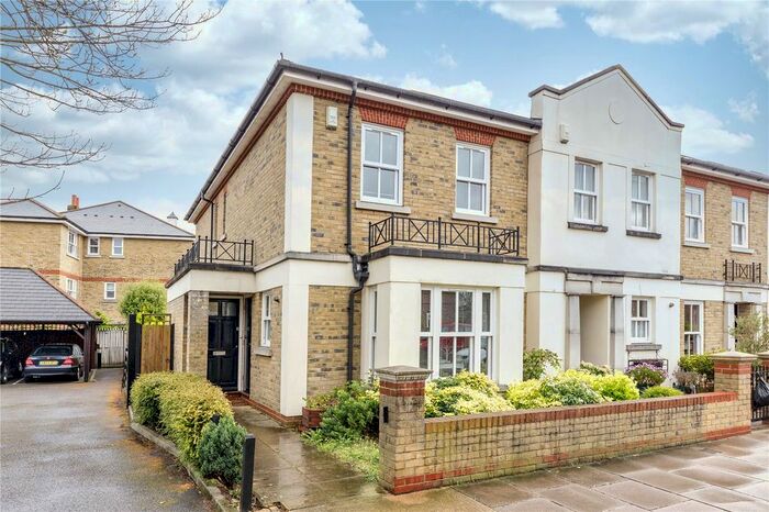 3 Bedroom End Of Terrace House To Rent In Beauchamp Road, Twickenham, TW1