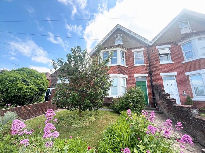 1 Bedroom Flat To Rent In Arundel Road, Littlehampton, West Sussex, BN17