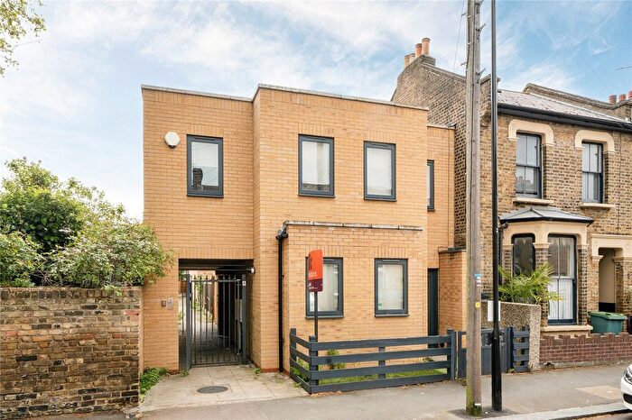3 Bedroom Semi-Detached House For Sale In Manbey Mews, London, E15