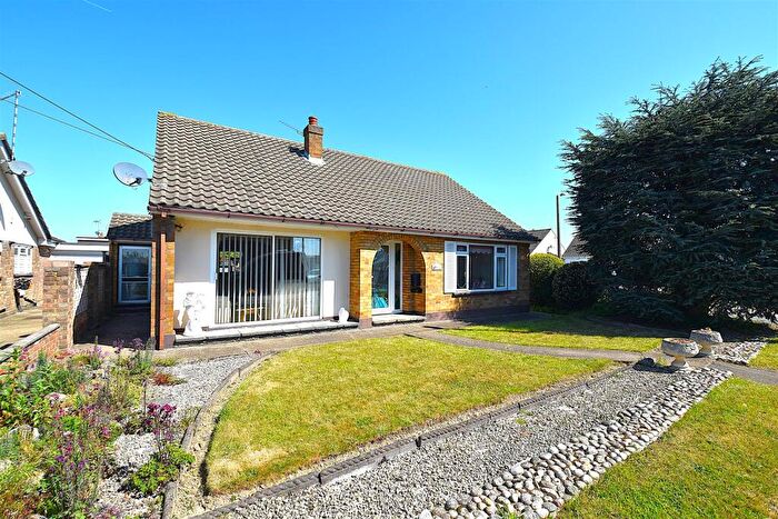3 Bedroom Detached Bungalow For Sale In Princess Gardens, Rochford, SS4