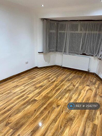 3 Bedroom Flat To Rent In Sheaveshill Avenue, London, NW9