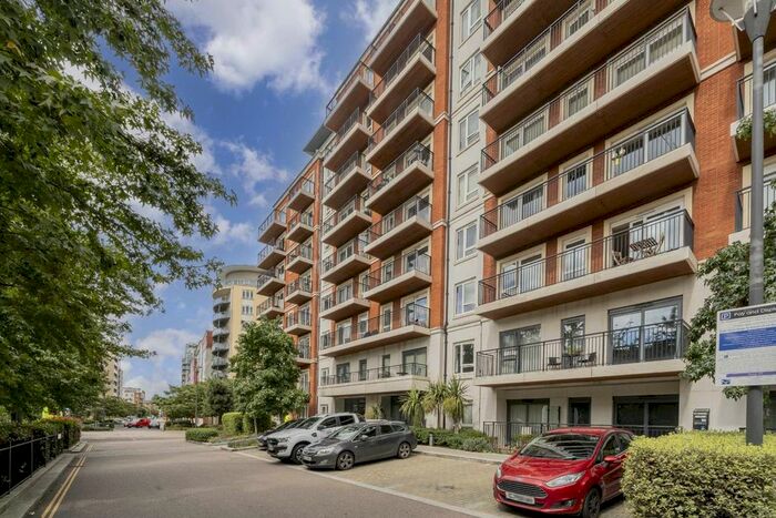 3 Bedroom Flat To Rent In Beaufort Square, Edgware, NW9