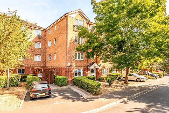 1 Bedroom Flat For Sale In Varsity Drive, Twickenham, TW1