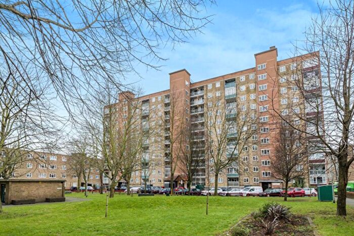 2 Bedroom Flat For Sale In Dagnall Street, Battersea, SW11