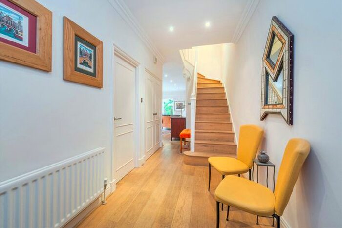 4 Bedroom Semi-Detached House To Rent In King George Square, Richmond, TW10