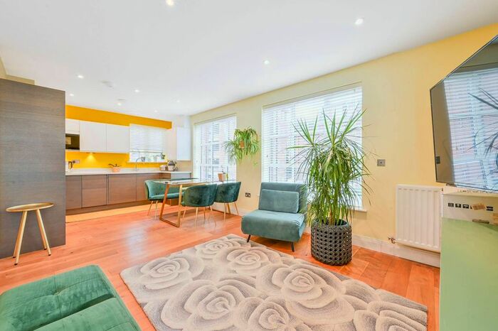 1 Bedroom Flat To Rent In Horticultural Place, Chiswick, London, W4