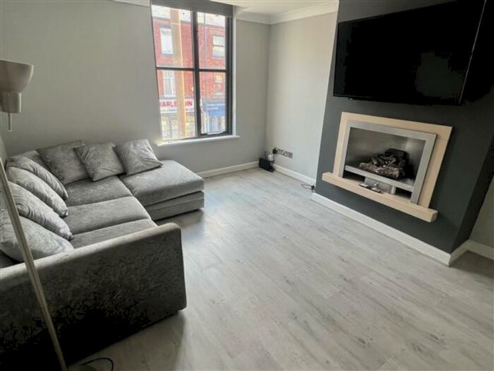 1 Bedroom Apartment To Rent In Long Street, Manchester, M24