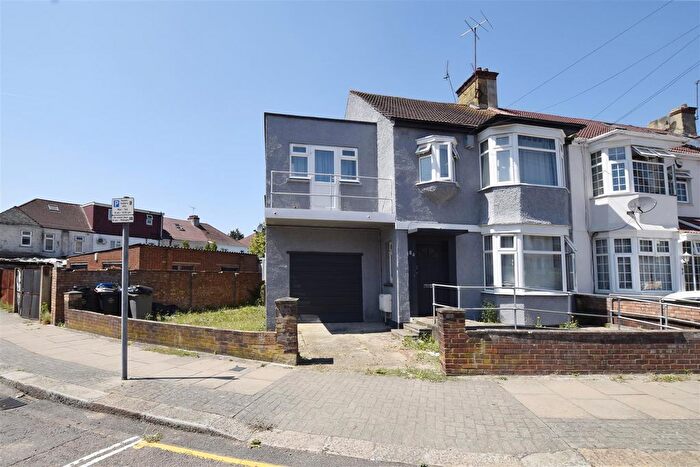 4 Bedroom Detached House For Sale In Cecil Avenue, Wembley, HA9