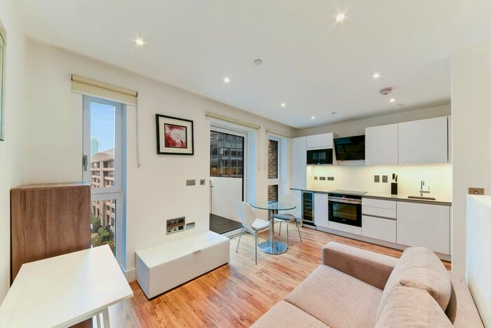 Studio To Rent In Wiverton Tower, Aldgate Place, Aldgate, E1