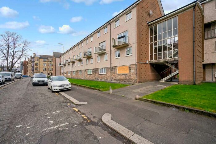 3 Bedroom Apartment To Rent In Storie Street, Paisley, PA1