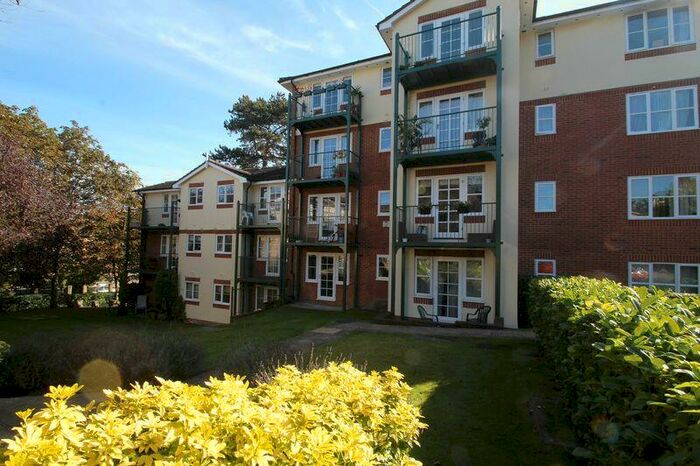 2 Bedroom Flat To Rent In Alexandra Park, Queen Alexandra Road, HP11