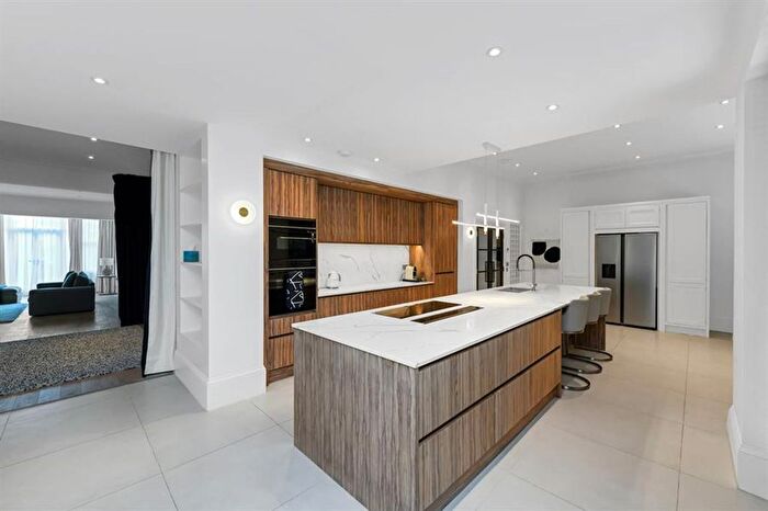 5 Bedroom Detached House To Rent In Magdala Road, Nottingham, NG3