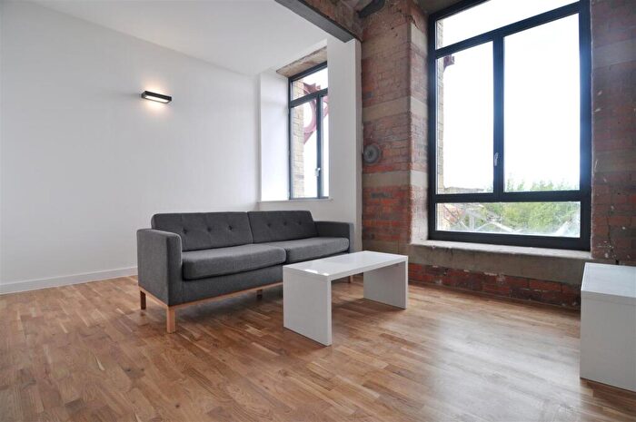 1 Bedroom Flat To Rent In Lilycroft Road, Bradford, BD9