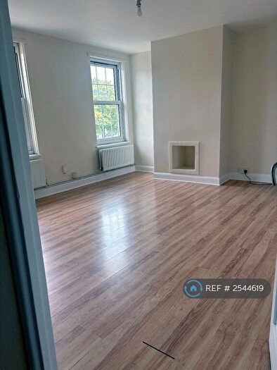 2 Bedroom Flat To Rent In Green Lane, Morden, SM4