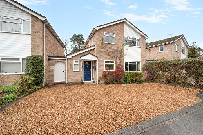 3 Bedroom Link Detached House For Sale In Foxcote, Finchampstead, Berkshire, RG40