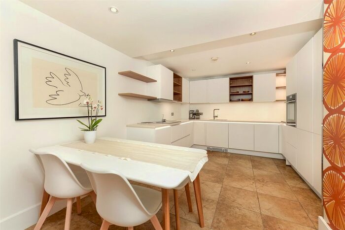 2 Bedroom Flat To Rent In Bridge House, St George Wharf, Vauxhall, London, SW8