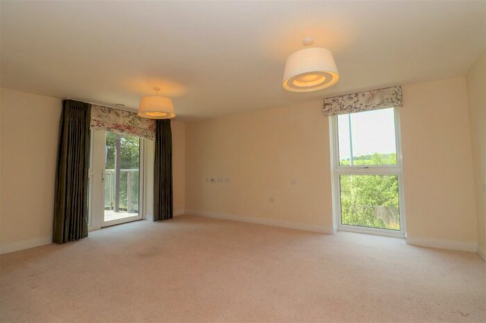 2 Bedroom Flat For Sale In The Dean, Alresford, SO24