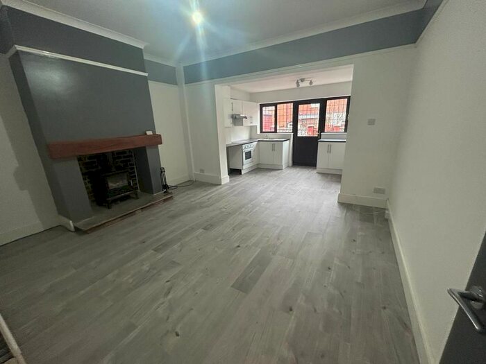 4 Bedroom Terraced House To Rent In King Street, Pontefract, WF8