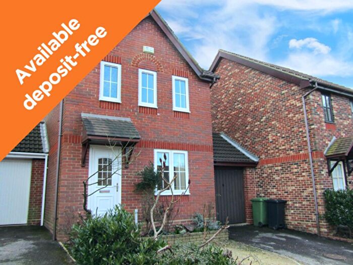 3 Bedroom Link Detached House To Rent In Marsh Gardens, Hedge End, Southampton, Hampshire, SO30
