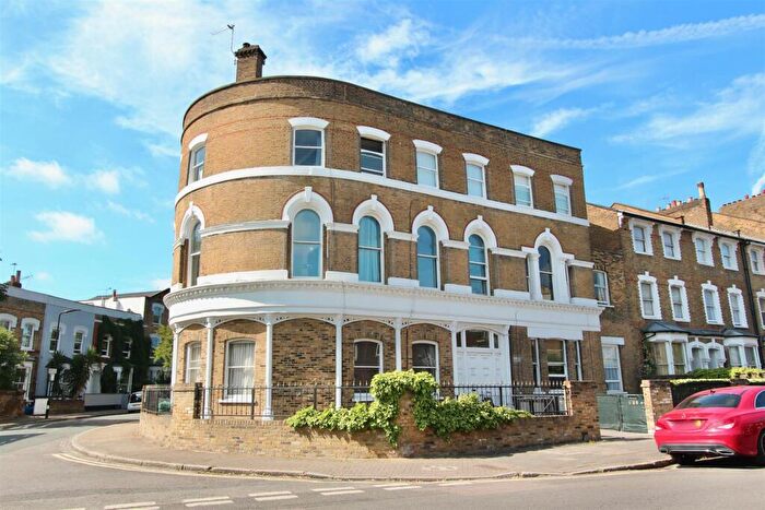 2 Bedroom Flat To Rent In Amhurst Road, London, N16