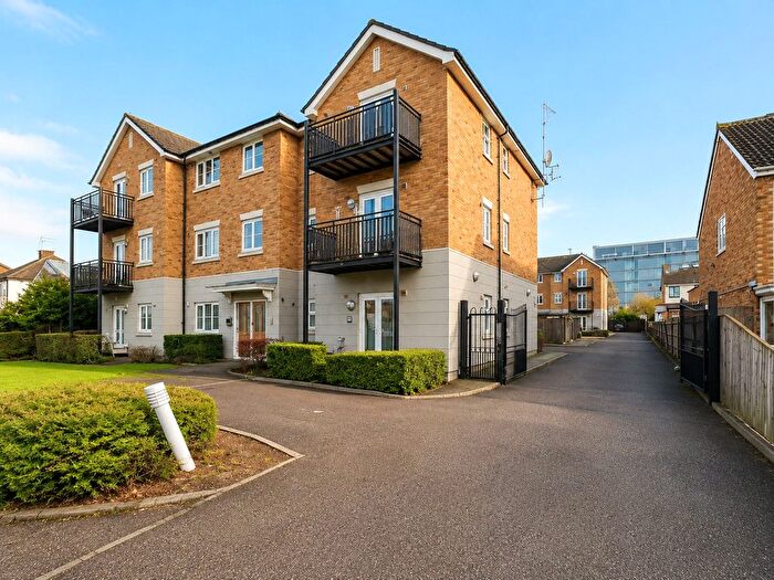 2 Bedroom Flat For Sale In New Road, Harlington, Greater London, UB3