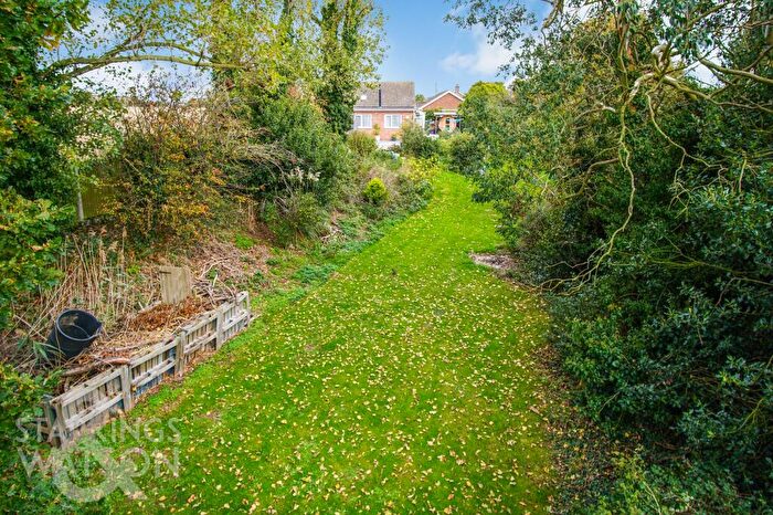 3 Bedroom Semi-Detached Bungalow For Sale In The Paddock, Hemsby, Great Yarmouth, NR29