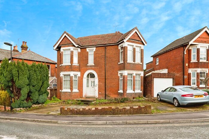 5 Bedroom Detached House For Sale In Bitterne Road West, Southampton, SO18