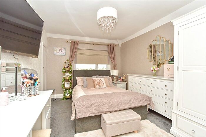 4 Bedroom Semi-Detached House For Sale In Elm Grove, Sittingbourne, Kent, ME10