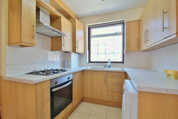 4 Bedroom Semi-Detached House To Rent In Harewood Road, Isleworth, TW7