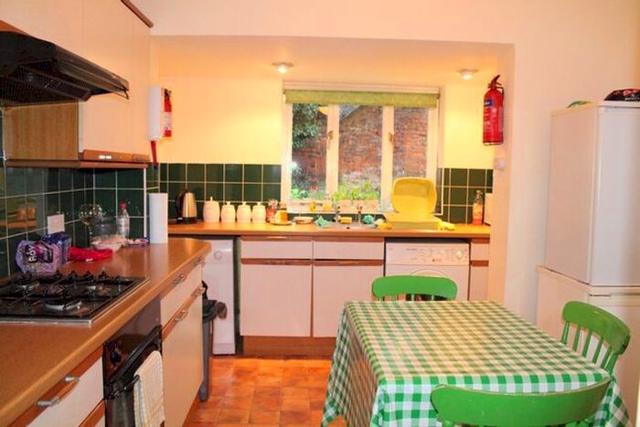 2 Bedroom Property To Rent In Edward Road, Canterbury, CT1