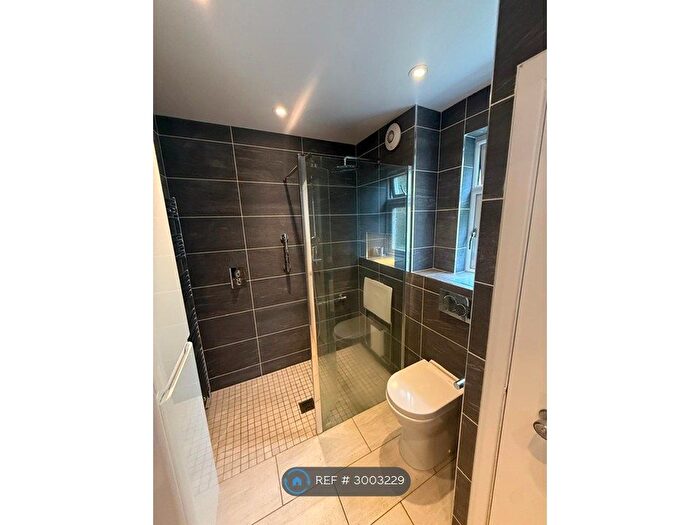 3 Bedroom Flat To Rent In Merchiston Gardens, Edinburgh, EH10