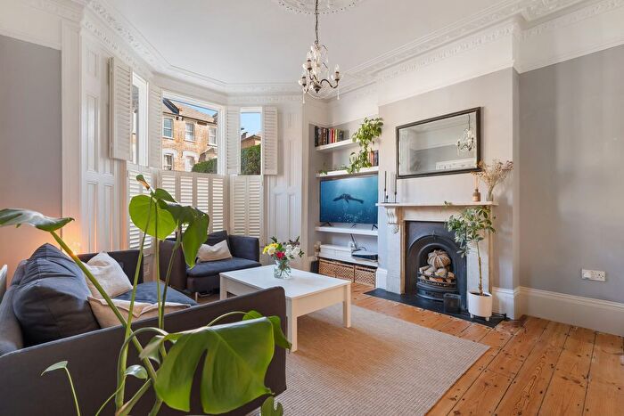 1 Bedroom Flat For Sale In Lancaster Road, London, N4