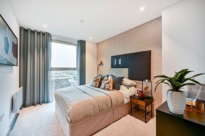 2 Bedroom Flat For Sale In Eden Grove, Southwark, Surrey, TW18