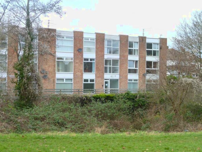 2 Bedroom Flat To Rent In Pontypridd Road, Barry, CF62