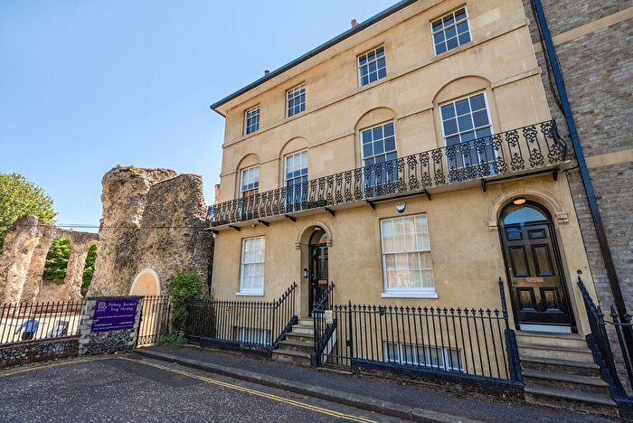 2 Bedroom Flat For Sale In Abbots Walk, Reading, RG1