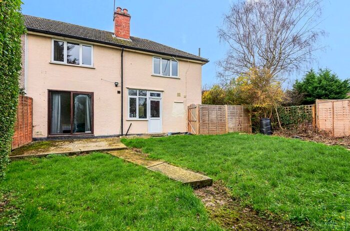 4 Bedroom Semi-Detached House To Rent In The Oval, Guildford, GU2