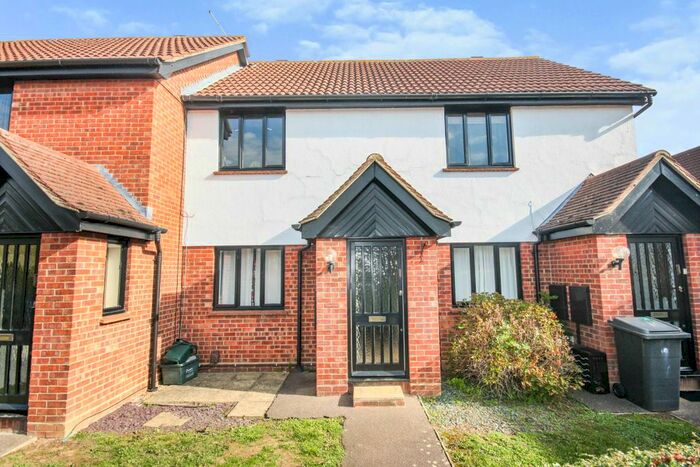 2 Bedroom Maisonette To Rent In Gilson Close, Chelmsford, CM2