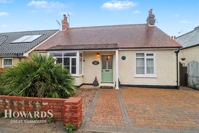 2 Bedroom Detached Bungalow For Sale In White Street, Martham, NR29