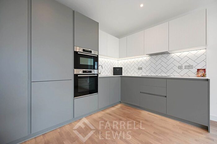 2 Bedroom Flat To Rent In Greenleaf Walk, Southall, UB1