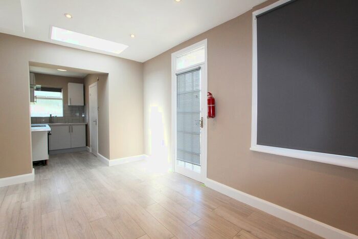 Studio To Rent In Hamilton Road, London, NW11