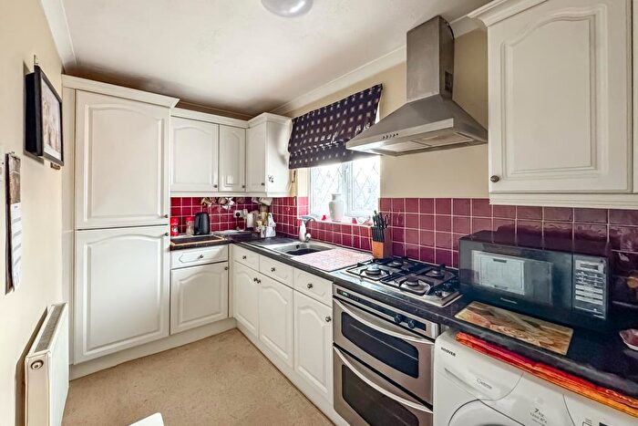 1 Bedroom Flat For Sale In Hornby Avenue, Westcliff-on-Sea, SS0