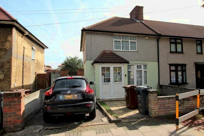 3 Bedroom End Of Terrace House To Rent In Heathway, Dagenham, London, RM10