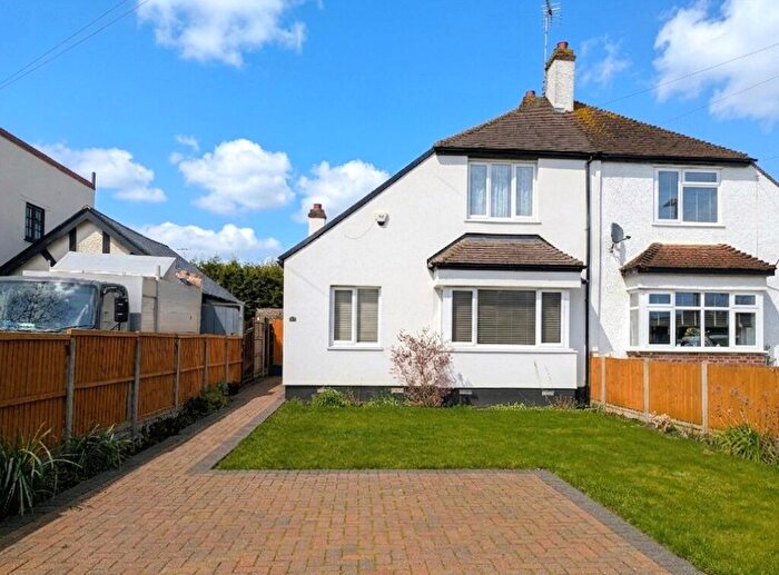 3 Bedroom Bungalow For Sale In Wells Avenue, Southend-on-Sea, Essex, SS2