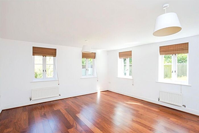 2 Bedroom Flat To Rent In Highgrove Avenue, Ascot, SL5