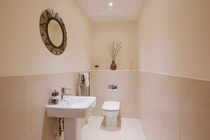 4 Bedroom Semi-Detached House To Rent In Lincoln Grove, Weybridge, KT13
