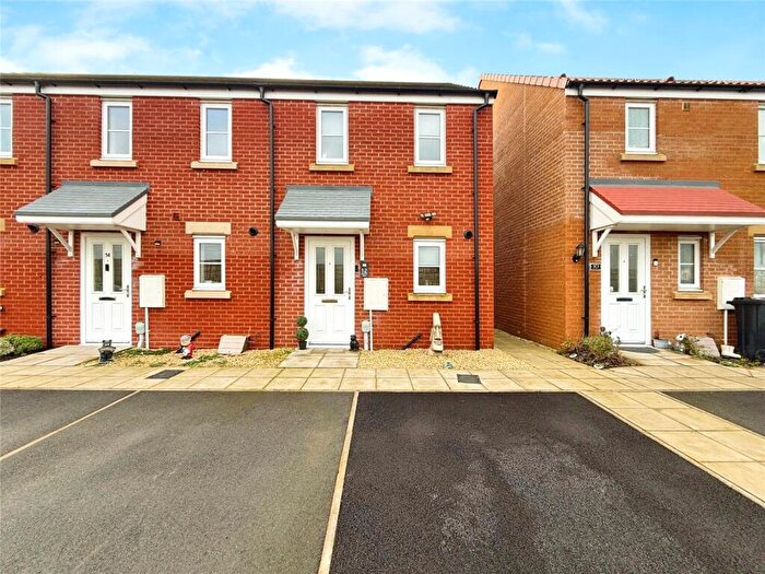 2 Bedroom End Of Terrace House For Sale In New Park Place, Lincoln, Lincolnshire, LN2