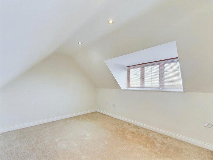 5 Bedroom Semi-detached House To Rent In Waterside Drive, Mounsorrel, LE12